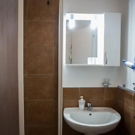 ゲストハウス La Residenza 3*